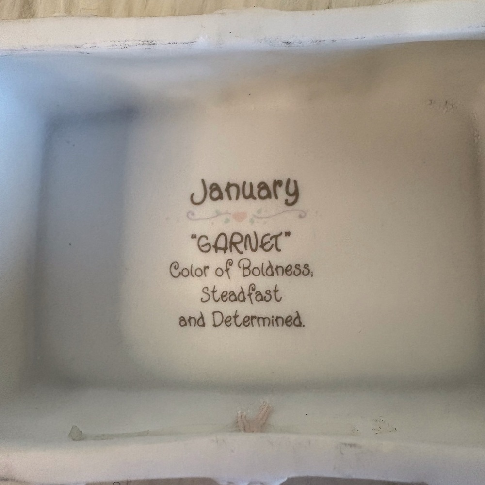 Precious Moments Collection Vintage Charming White Trinket Box with Heart Accent - Picture 3 of 9